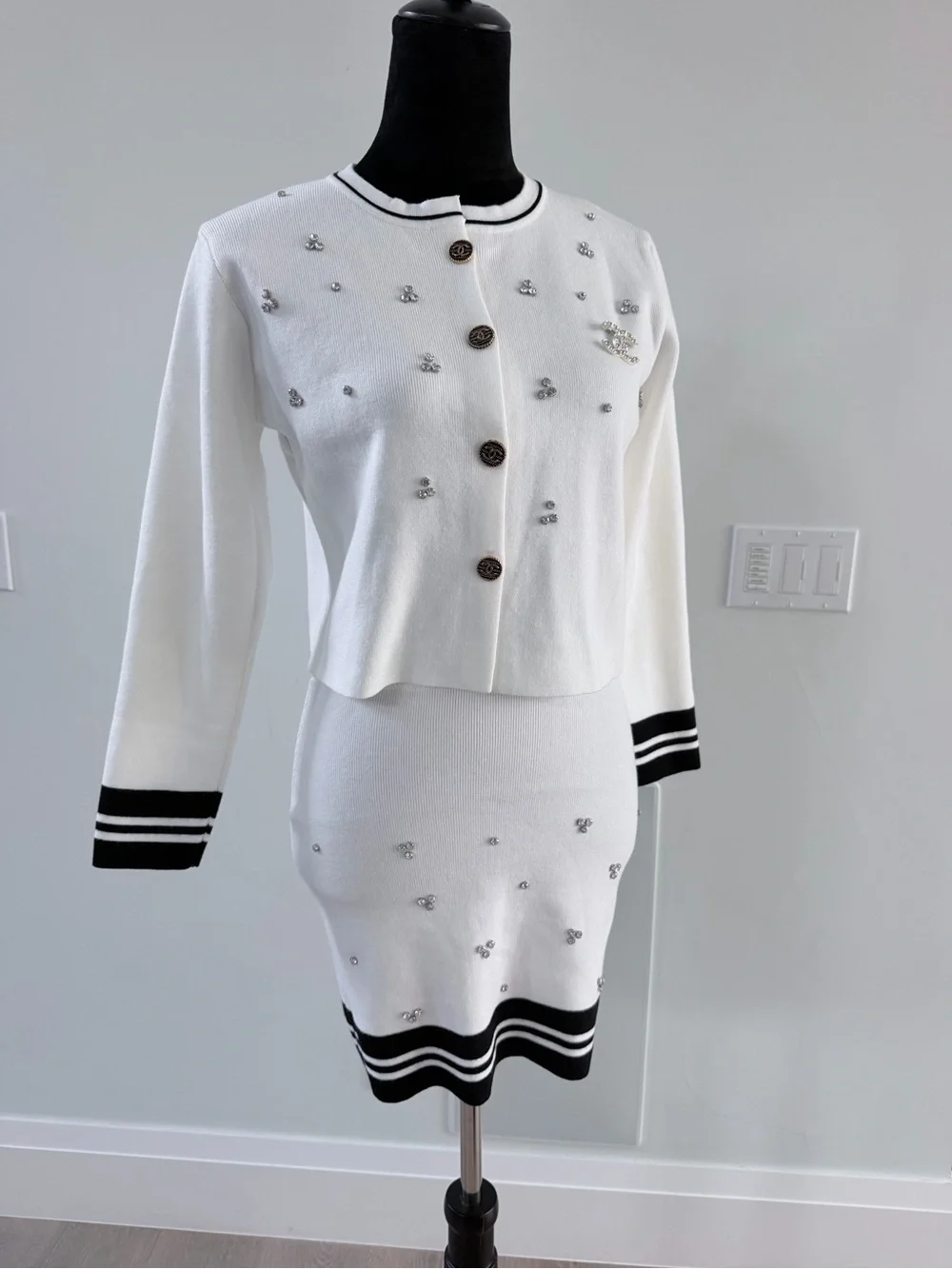 CHANEL embellishments signature stretch